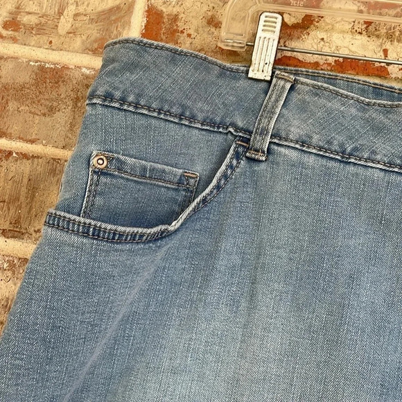 Lee Blue Regular Fit Mid Rise Denim Skort - Picture 2 of 8